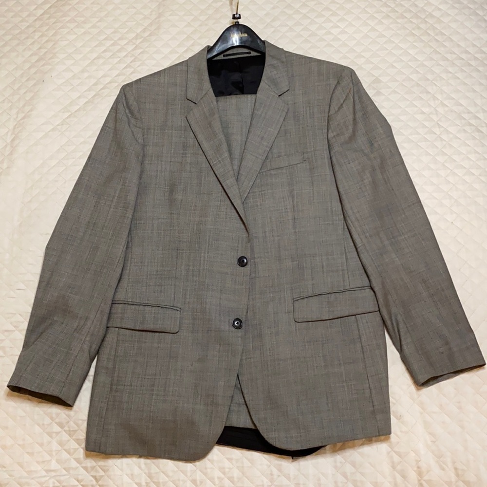 Men’s Theory gray suit